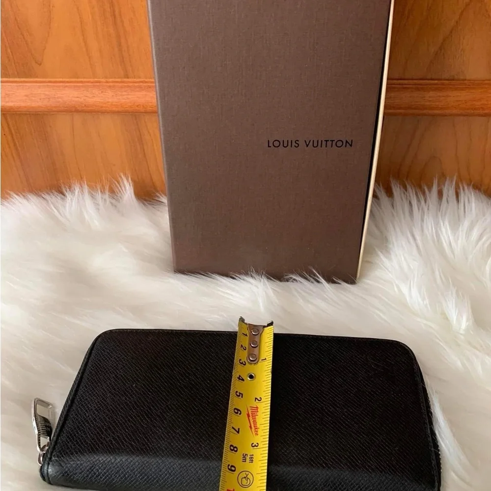 Sold🔔🔔🔔LV Taiga Long Zippy Wallet
Unisex❤️💗 - Picture 14 of 16